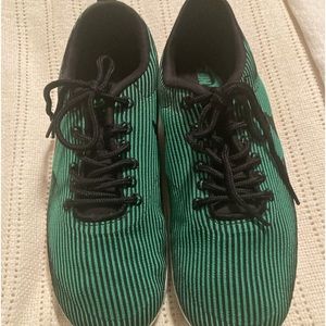 Nike sneakers green and black like new condition